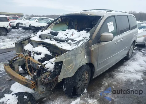 2010 Chrysler Town & Country Touring z USA, uszkodzony, nr VIN 2A4RR5D19AR299762